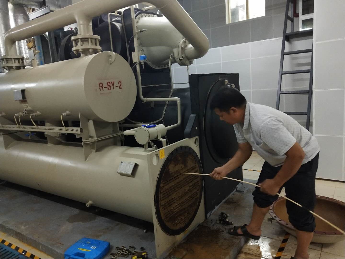 空调冷凝器通炮清洗-热交换器单机清洗-列管冷凝器通炮清洗-清洗蒸发器-板式热交器清洗